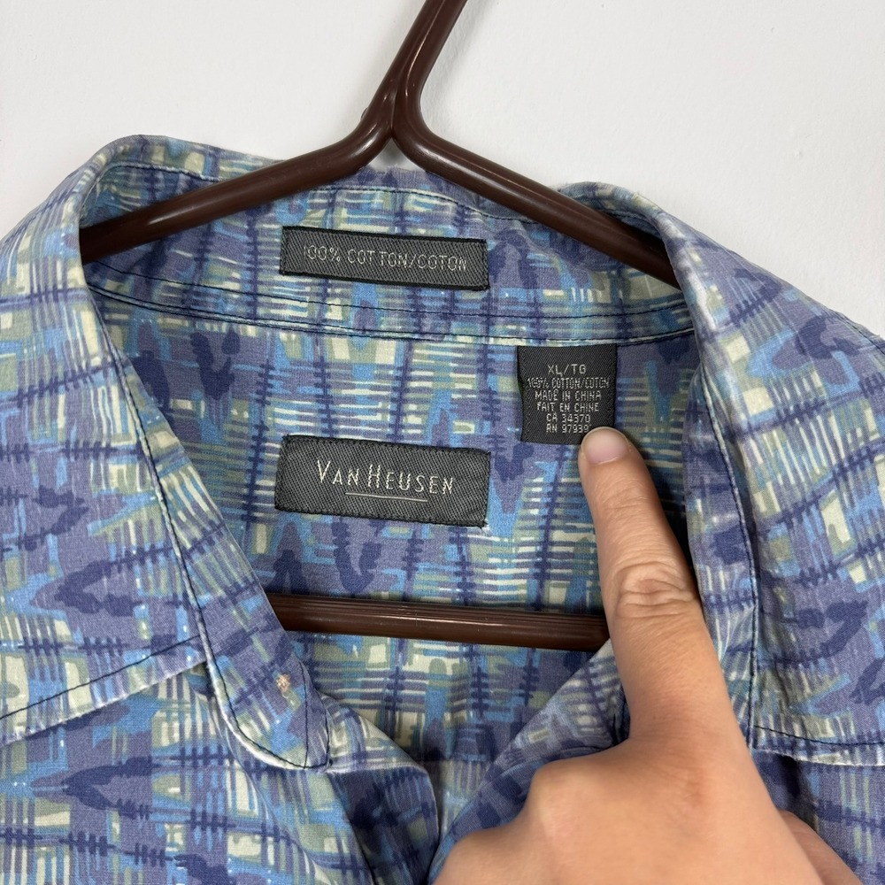 ✨3 for $20 VTG Van Heusen XL Blue Geometric Abstract Print Short Sleeve Button - Picture 3 of 10